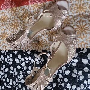 Betsy Johnson hi heels rose gold sparkling ✨️ light blue under side.